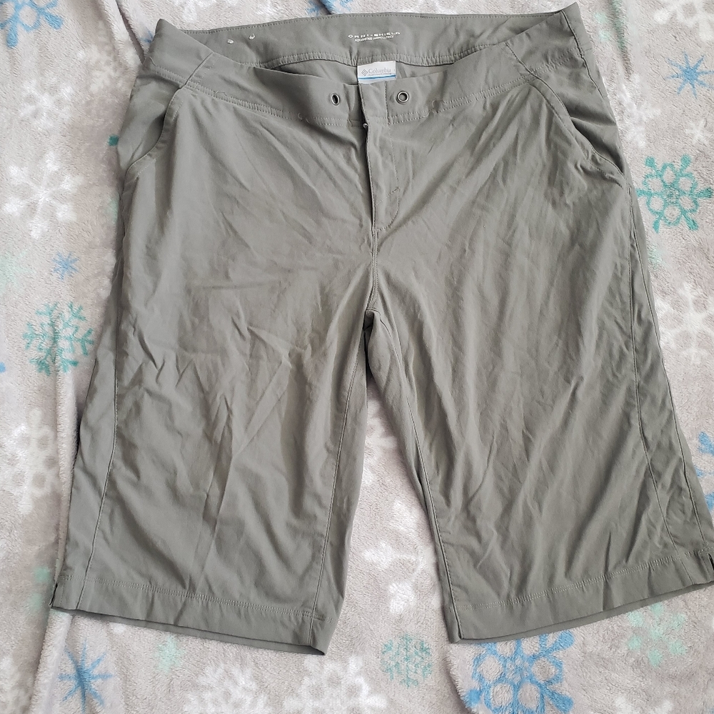 Columbia Bermuda shorts size 16